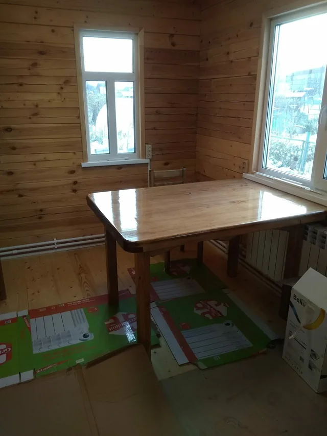 Массивный шкаф из дерева сосны