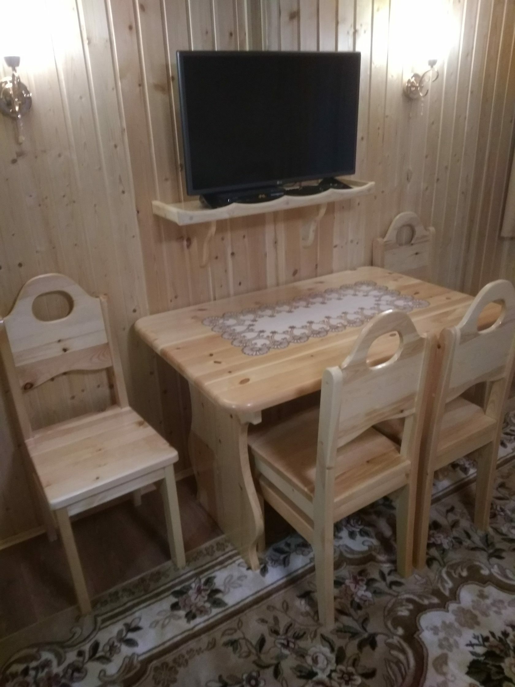 Стол из массива сосны с металлическим подстольем — современный акцент в интерьере. Изготовление на — Мурманская область, Столярка 51