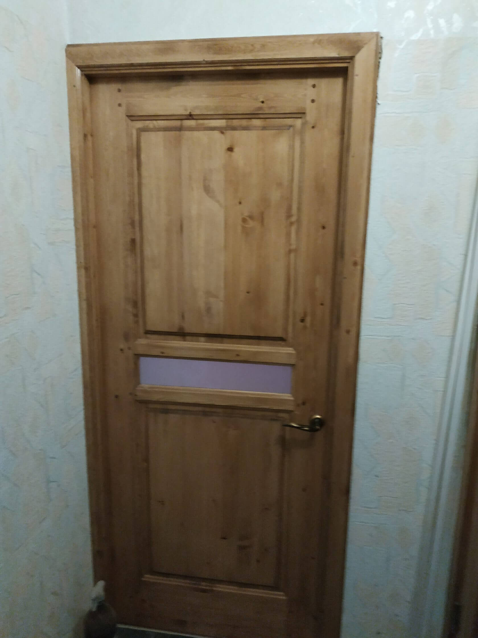 Дверь из сосны с боковыми доборами под нестандартный проём: натуральный массив сосны. Изготовление на — Мурманская область, Столярка 51
